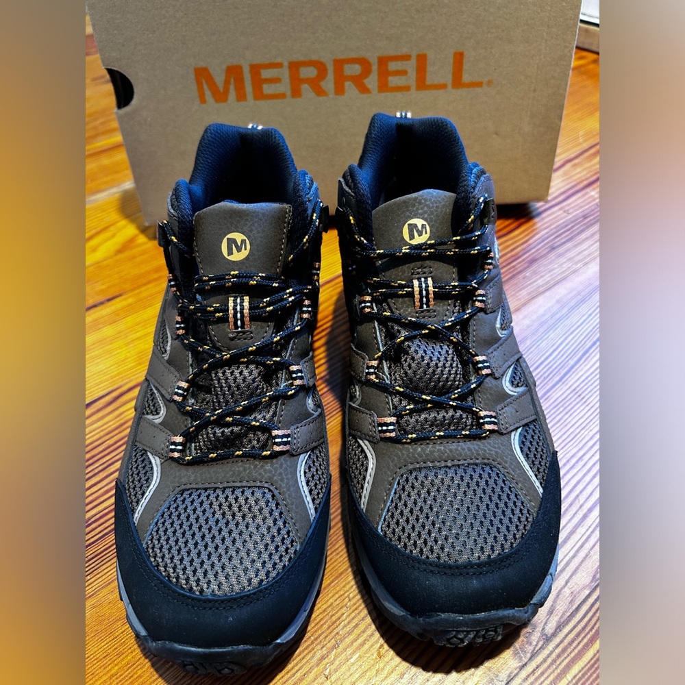 NIB Merrell Moab 2 Hiking Trail Shoes Boots